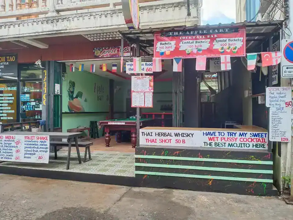 Street-facing exterior of Apple Bar in Sairee, Koh Tao